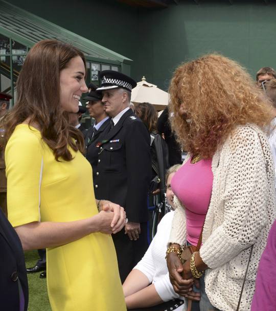La duchessa Catherine si intrattierne con la madre di Serena e Venus Williams (Reuters)